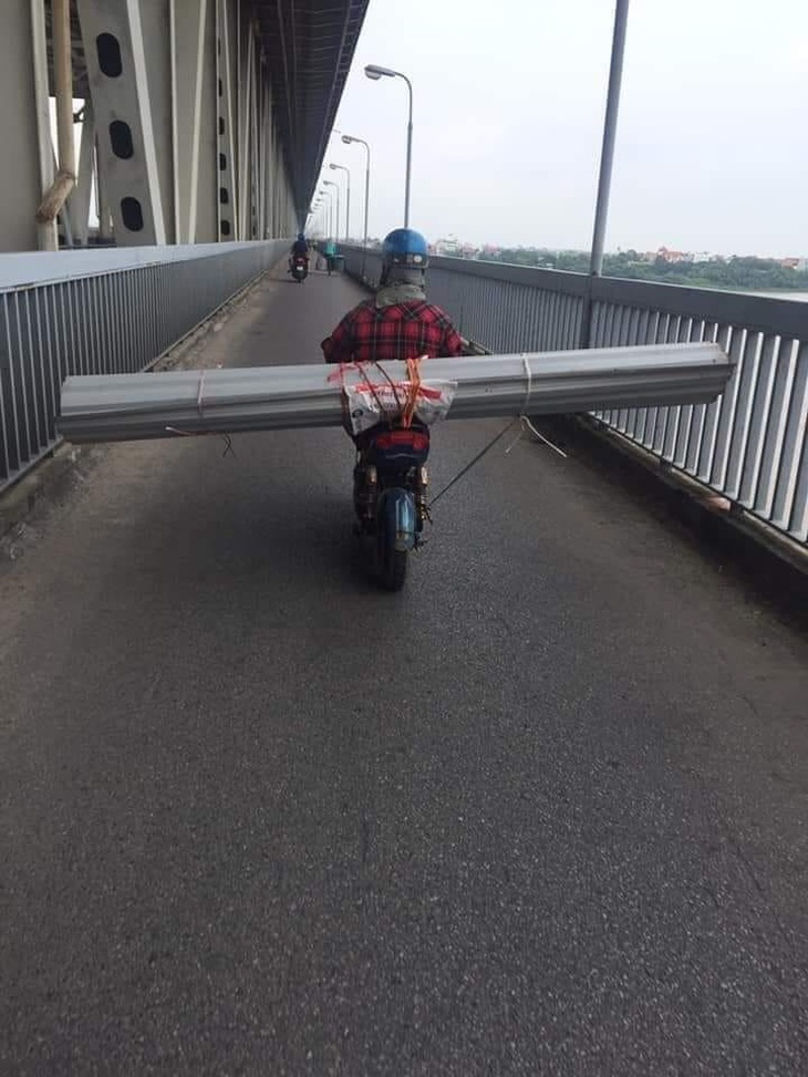 Đường của chị tất!