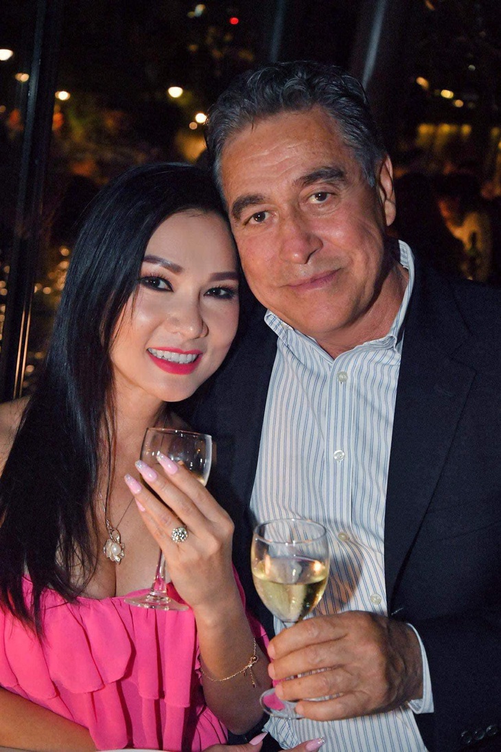 Kavie Trần xúc động khi được bạn trai CEO cầu hôn bất ngờ