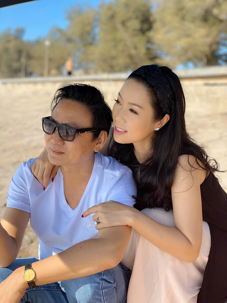Hơn hai thập kỷ làm bạn đời, Trịnh Kim Chi và chồng vẫn giữ tình cảm bền chặt