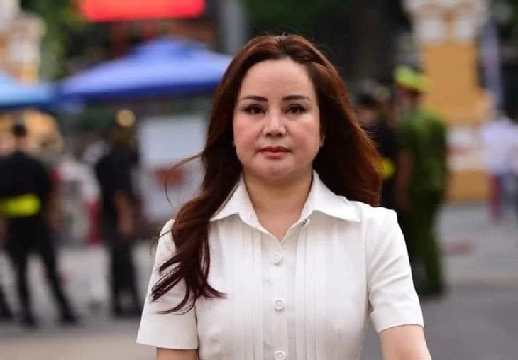 Hình ảnh Vy Oanh "kém sắc" lan truyền trên mạng xã hội được cô khẳng định đã bị photoshop "dìm hàng".