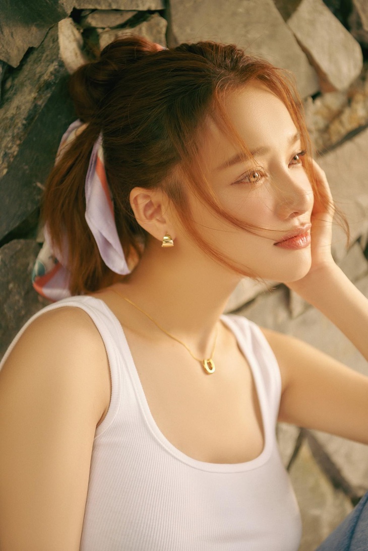 "Mẹ bầu" Nhã Phương khoe diện mạo xinh đẹp, tươi trẻ ở những ngày cuối thai kỳ