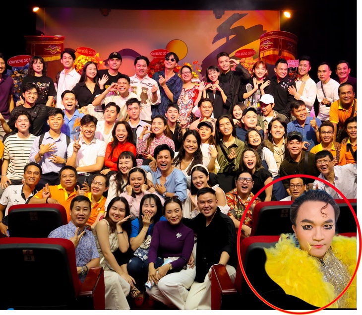Bức ảnh ghép Đại Nghĩa tham dự lễ giỗ tổ nghề sân khấu với đồng nghiệp Idecaf nổi bật