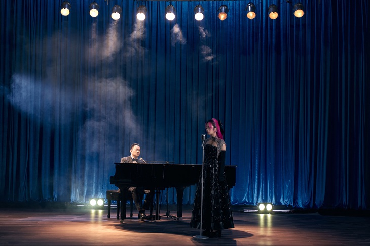 Nữ ca sĩ Gen Z hào hứng khi được trải nghiệm quay MV với bố.