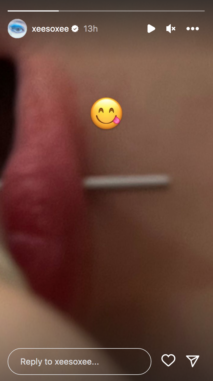 Cô nàng còn khiến dân tình há hốc khi chia sẻ quá trình xỏ khuyên để chứng minh đây là thật