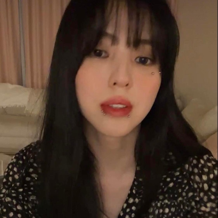 Han So Hee xỏ khuyên môi, khoe hình xăm gây chấn động - Ảnh 3.