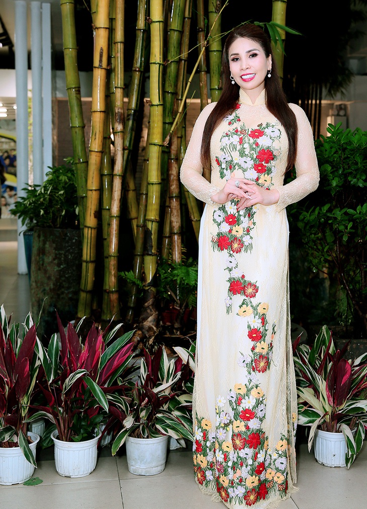 Lý Hương lần đầu tham dự lễ giỗ tổ nghề sân khấu tại quê nhà