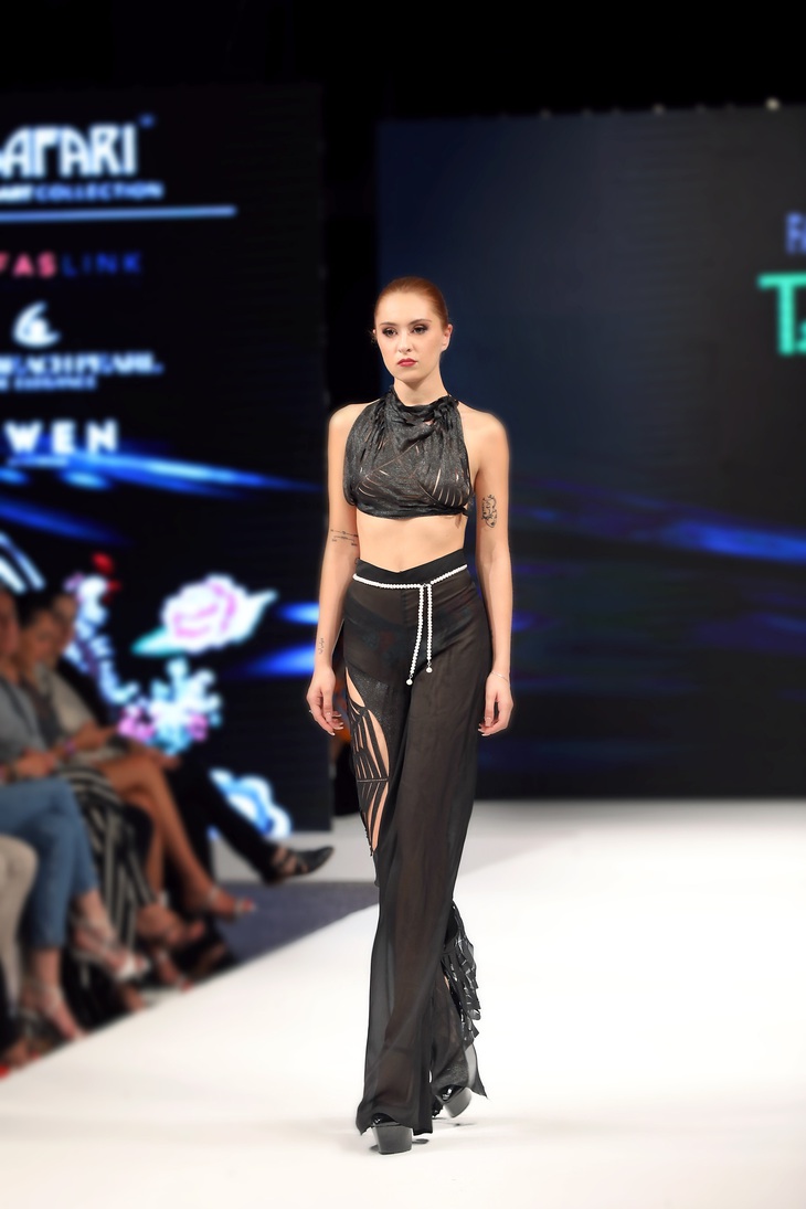 Nhà thiết kế Hồ Trần Dạ Thảo giới thiệu 'di sản Việt' tại London Fashion Week - Ảnh 3.