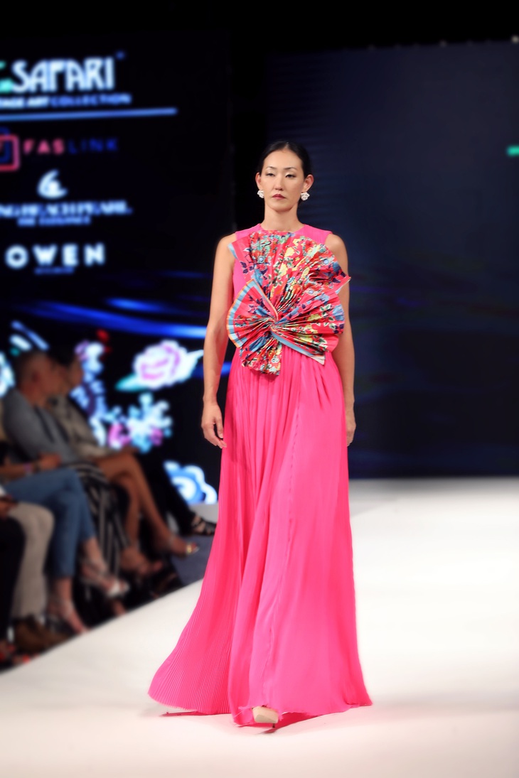 Bộ sưu tập Di sản - Xuyên không gian xuất hiện tại London Fashion Week xuân hè 2024