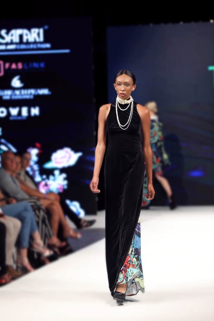 Nhà thiết kế Hồ Trần Dạ Thảo giới thiệu 'di sản Việt' tại London Fashion Week - Ảnh 6.