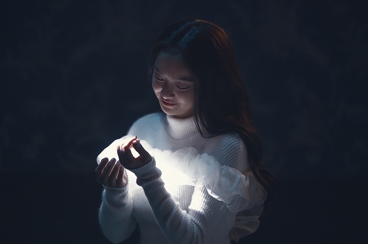 Kaity Nguyễn tập mở lòng hơn sau khi vượt qua căn bệnh trầm cảm.