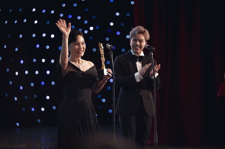 Trong Đại minh tinh, nghệ sĩ Hồng Đào chia sẻ bản thân luôn biết ơn vì có được sự thấu hiểu từ con cái trong suốt những năm làm nghề.