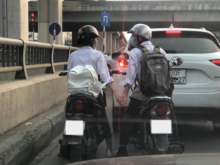 Thanh niên ế như tôi là bấm còi "tin tin" rồi