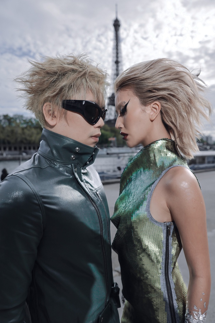 Trên mạng xã hội, cộng đồng yêu thời trang cũng dành phản hồi tích cực và lời khen cho phong độ ổn định của Quỳnh Anh Shyn tại mùa Fashion Week năm nay, đồng thời “choáng váng” trước lịch trình dày đặc mỗi ngày của cô nàng.