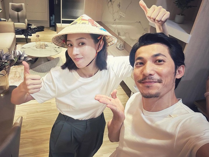 "Mỹ nhân Đài" Trương Quân Ninh tạo dáng dáng yêu cùng nón lá Việt Nam