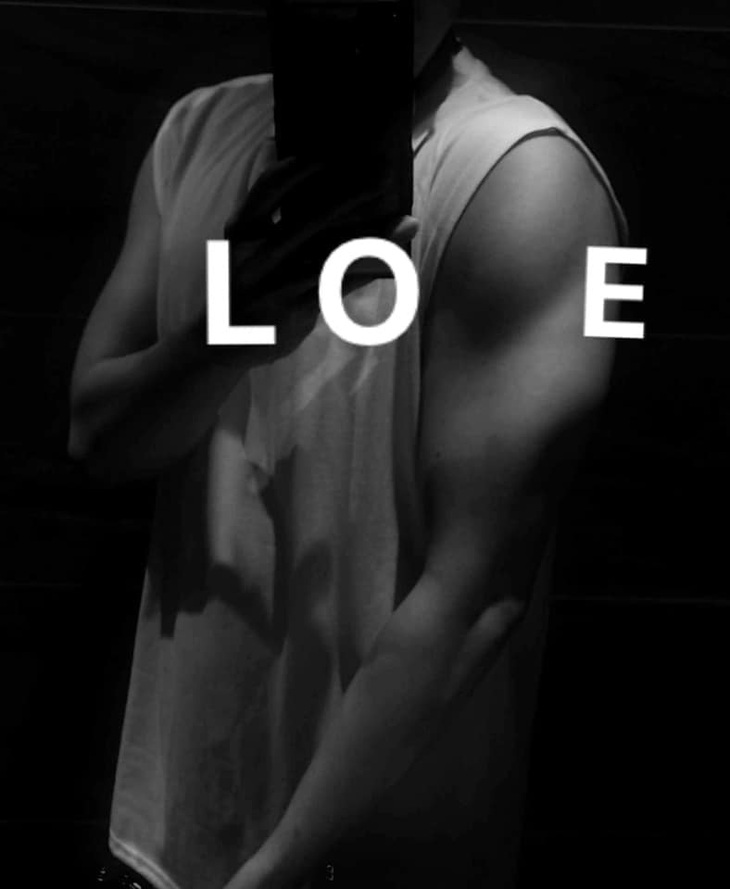 Chữ "V" ẩn hiện trong bóng tối thật hấp dẫn.