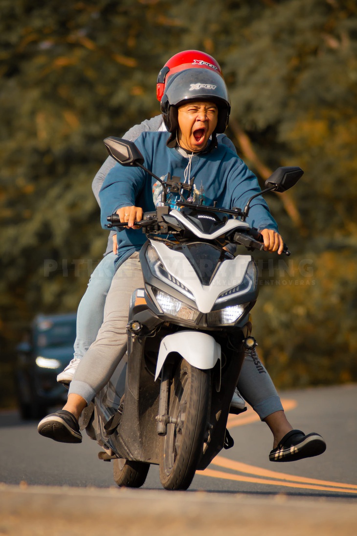 Tỉnh ngủ chưa mọi người?!