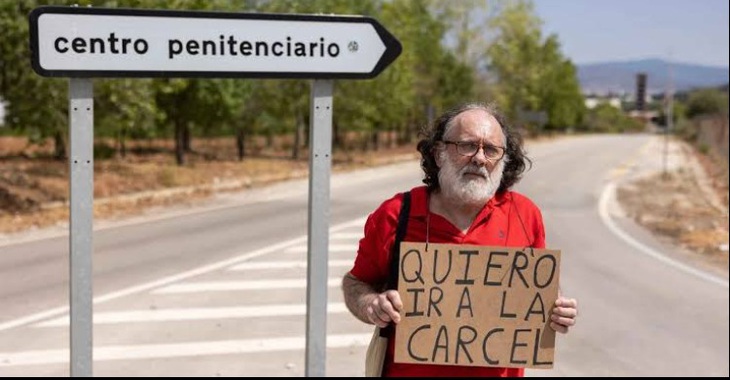 Ông Justo Márquez "biểu tình" để được đi tù.