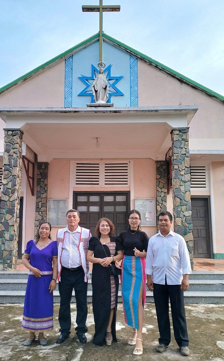 Siu Black chia sẻ khoảnh khắc làm đám cưới tại nhà thờ