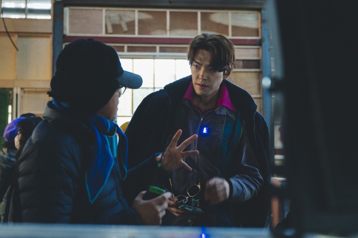 Kim Woo Bin trở lại màn ảnh rộng với Alienoid 2: Đa chiều hỗn chiến