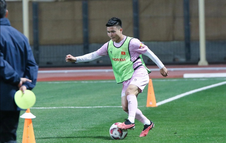 Quang Hải chưa phải cầu thủ thấp nhất Asian Cup 2023 - Ảnh: VFF