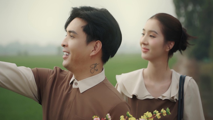 Hồ Quang Hiếu thuyết phục vợ cùng đóng MV Tết