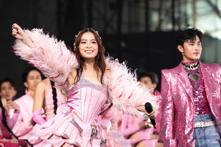 Hoàng Thùy Linh công bố phim concert, biết ơn 1 năm làm việc chăm chỉ- Ảnh 2.