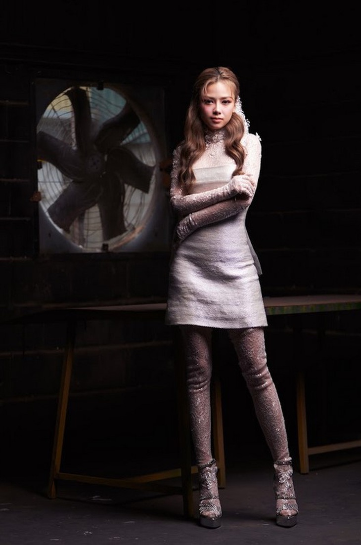 Dương Hoàng Yến hóa cô dâu bị phản bội, nhảy cực sung trong sản phẩm mới- Ảnh 4.