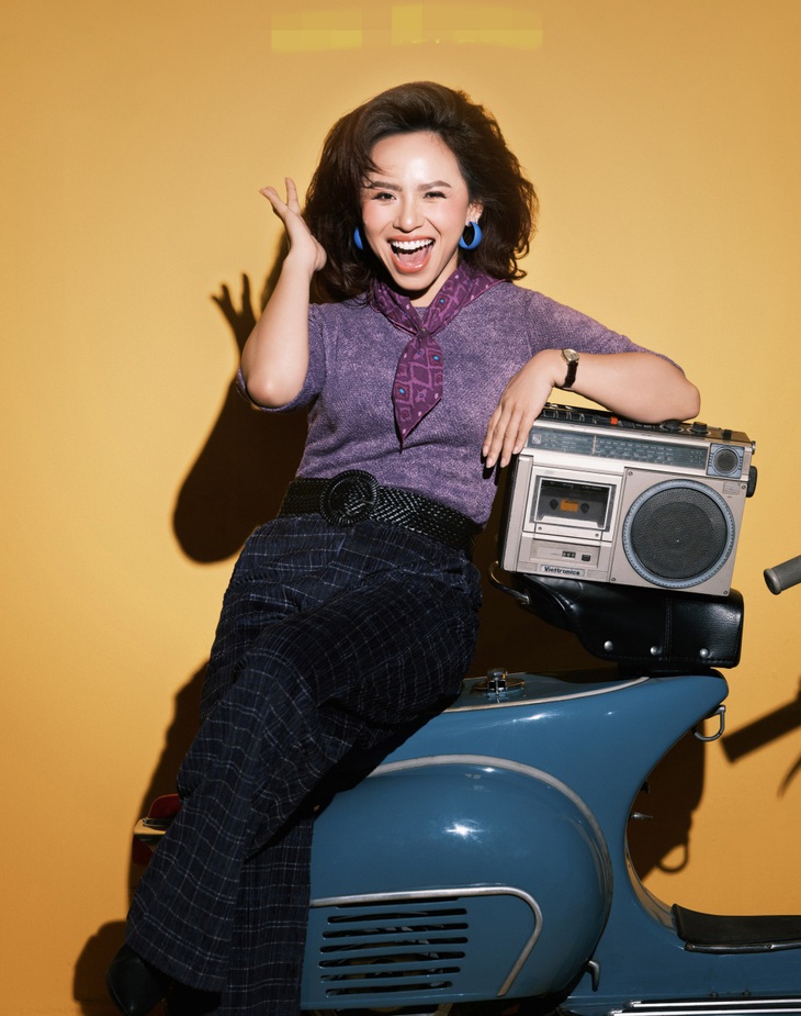 Ngọc Phước cho thấy hình ảnh một cô gái vui vẻ, tràn đầy năng lượng ngay từ màn tạo dáng. Trong phim, Ngọc Phước cũng vào vai cô nàng năng nổ, có phần nhiều chuyện, tưng tửng nhưng lại tốt tính, sẵn sàng che chở cho bạn bè khi gặp khó khăn