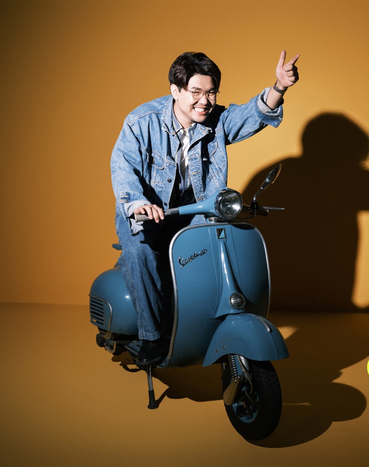 Tạo hình có phần chững chạc so với hình tượng quen thuộc giúp Quốc Khánh ghi điểm với khán giả. Theo lời tiết lộ, Quốc Khánh tự đánh giá vai Tuấn trong Gặp lại chị bầu là nhân vật tạo ra bước ngoặt trong sự nghiệp của mình. 