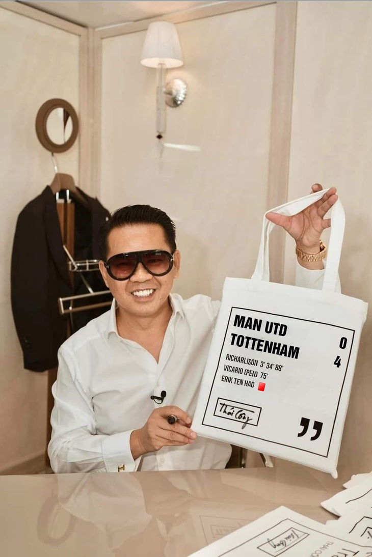 Đến cả fan Ngoại hạng Anh cũng không thể đứng ngoài cuộc vui.