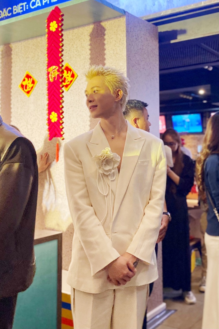 Ngoại hình điển trai của Anh Tú tại sự kiện