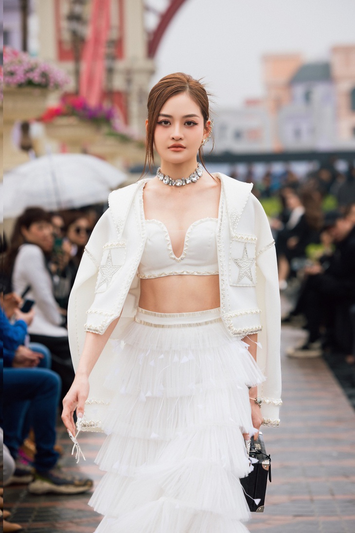 Nhà thiết kế Hà Duy dắt con trai làm vedette trong show diễn cá nhân- Ảnh 5.