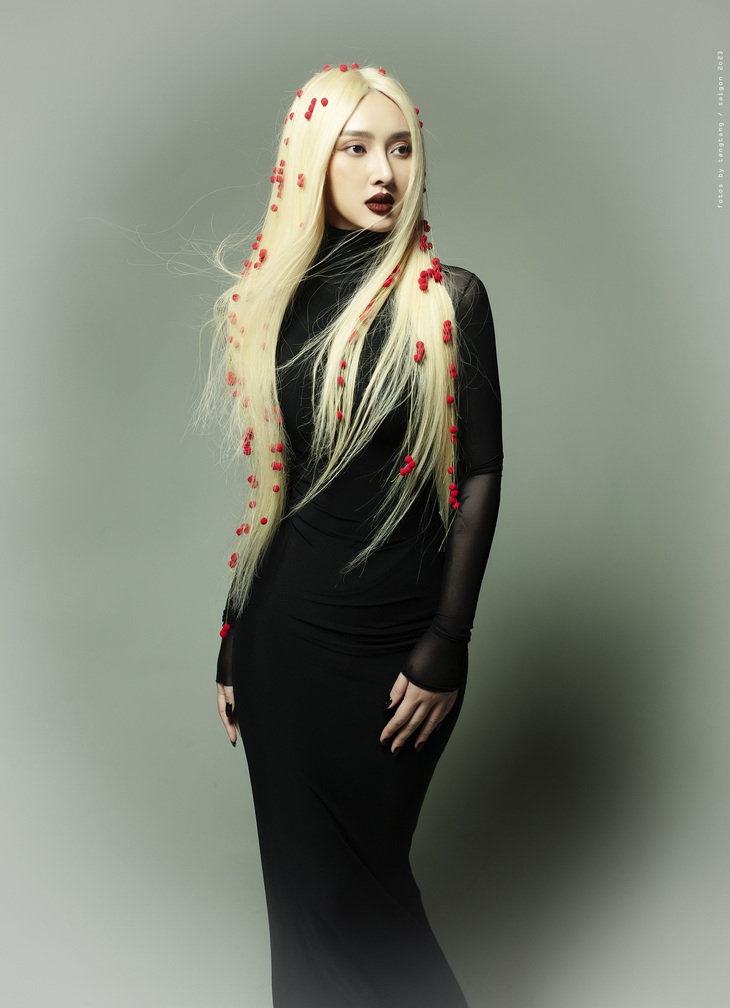 Lột xác với mái tóc bạch kim, Chu Thúy Quỳnh nâng cấp hình ảnh mới quyến rũ