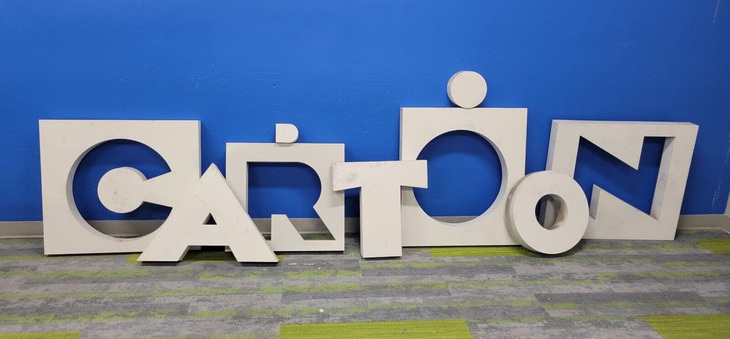 Bảng hiệu Cartoon Network được rao bán trên eBay. 