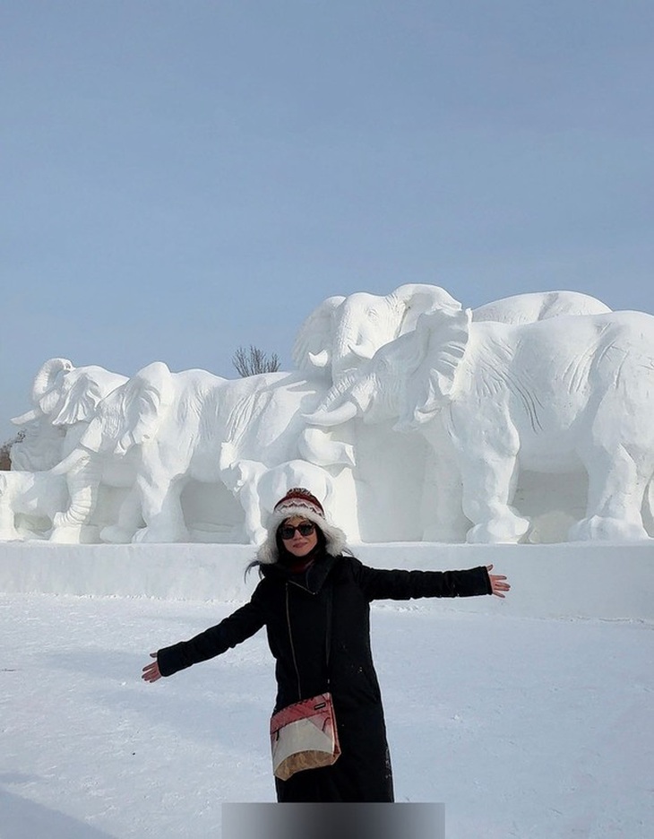 Khác với nhiều nghệ sĩ lao đao sau phong sát, Triệu Vy hoàn toàn tận hưởng cuộc sống của người bình thường