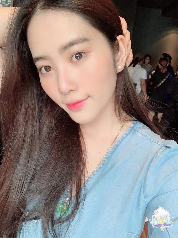 Và gương mặt Nam Em ở hiện tại sau khi vượt qua nỗi sợ xấu vì lần thẩm mỹ mắt hỏng