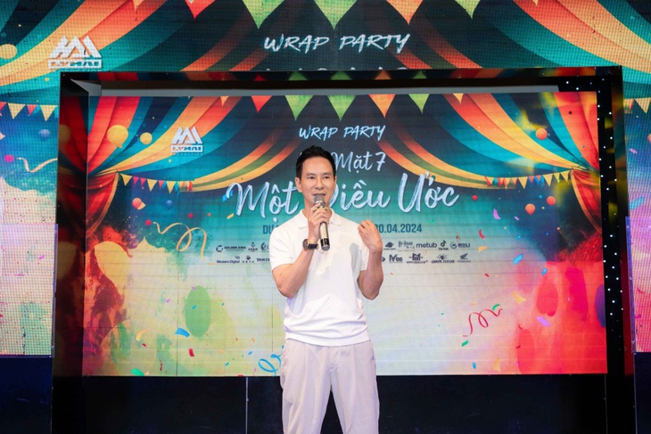 Đạo diễn Lý Hải chia sẻ chân thành trong bữa tiệc đóng máy ấm cúng