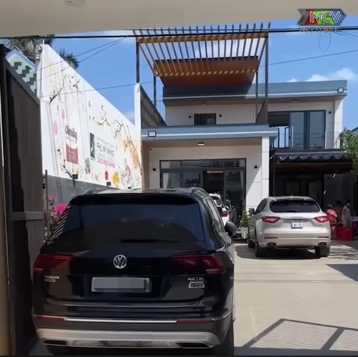 MC Quyền Linh khoe căn nhà rộng rãi, khang trang vừa xây dựng dành tặng mẹ ruột