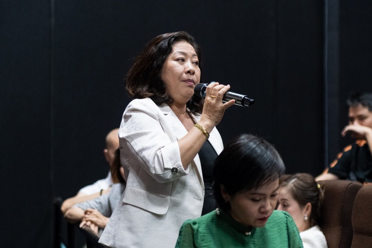 Nghệ sĩ Lam Tuyền nghẹn ngào nhớ lại thời thanh xuân gắn bó với cải lương có cả những nốt lặng về ký ức đau thương với người chồng quá cố của mình.