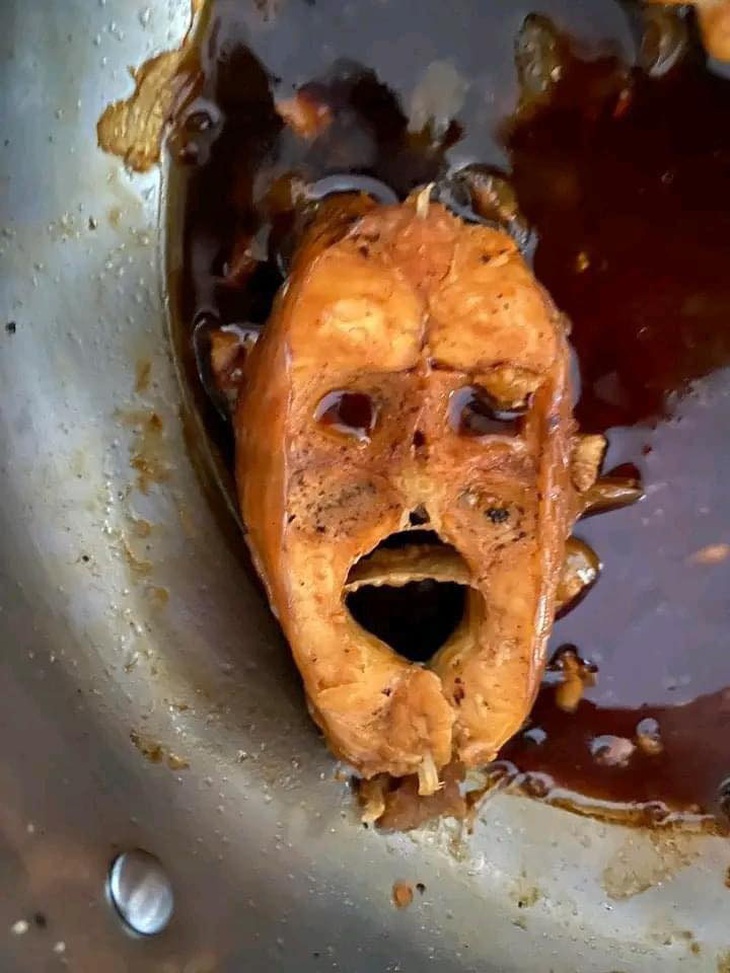 Cứu tui, cứu tui với. 