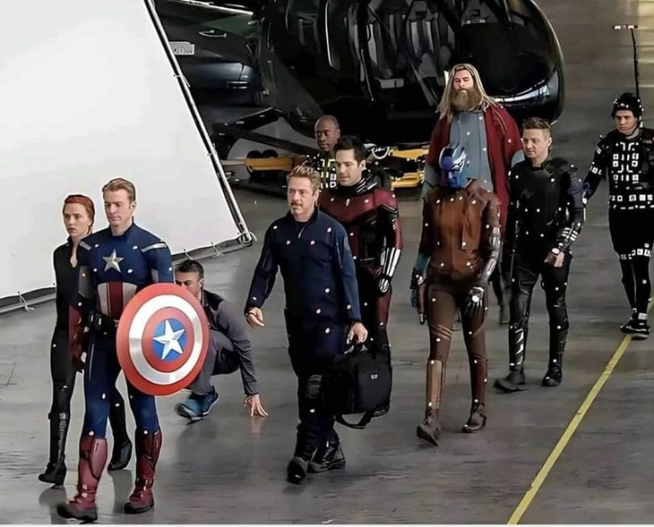 Tôi cùng cả team lương 5 triệu "đạp gió rẽ sóng" đi tập văn nghệ cuối năm ở công ty.