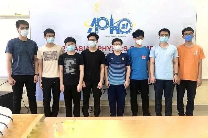 Tuyển Việt Nam giành được thành tích cao tại kỳ Olympic Vật lý châu Á - Thái Bình Dương năm 2021.