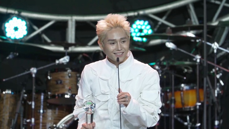 Tăng Duy Tân bội thu ở Làn Sóng Xanh 2023 với 5 giải thưởng