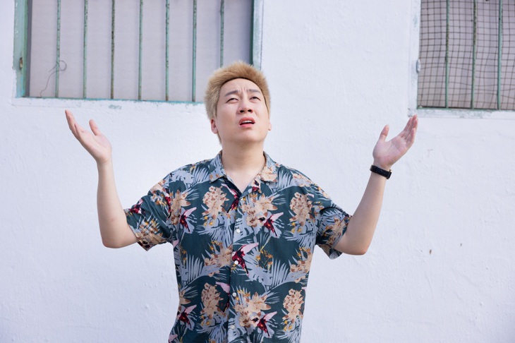 Tạo hình "chưa xem đã mắc cười" của thầy giáo Phát La