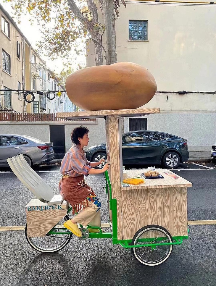 Ai mua khoai tây nướng không?