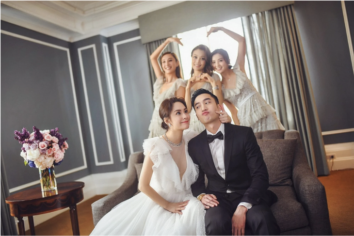 Ngỡ rằng sau scandal ảnh nóng với Trần Quán Hy, Chung Hân Đồng tìm được hạnh phúc với bác sĩ Lại Hoằng Quốc, nhưng cuối cùng cuộc hôn nhân cũng tan vỡ