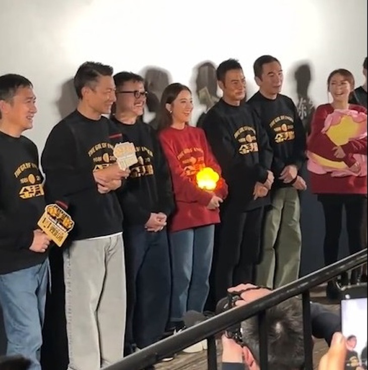 Câu hỏi đáng yêu của nhóc tì 9 tuổi đã khiến dàn diễn viên Ngón tay vàng cười nghiêng ngả