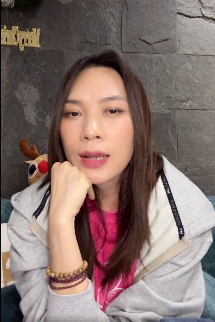 Mỹ Tâm chiêu đãi fan bằng loạt vũ đạo, hát hò trên sóng livestream