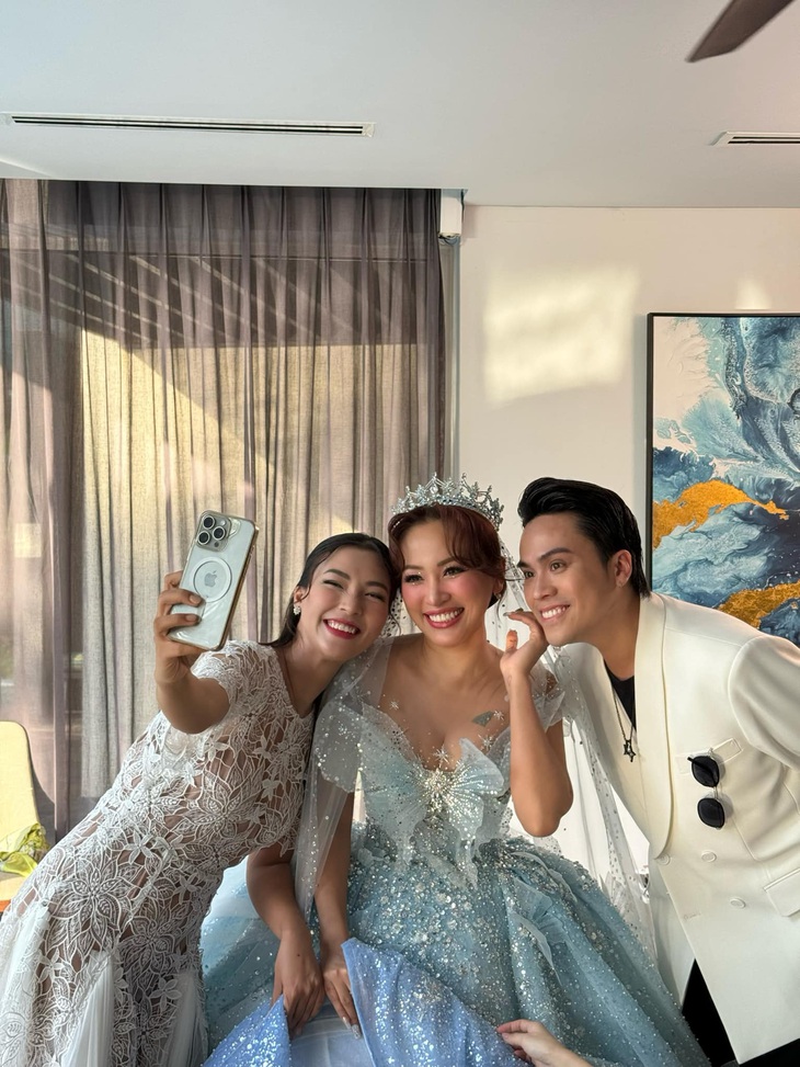 Hoàng Oanh, Thái Dũng chúc mừng Vân Hugo