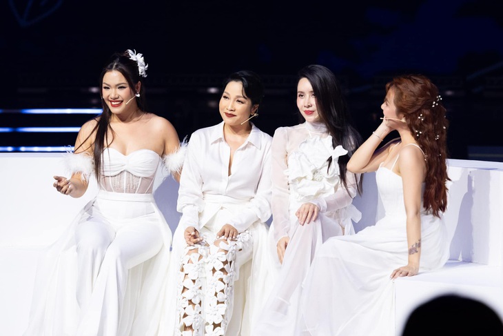 Lưu Hương Giang đã có những phần trình diễn hết mình tại Chị đẹp đạp gió rẽ sóng